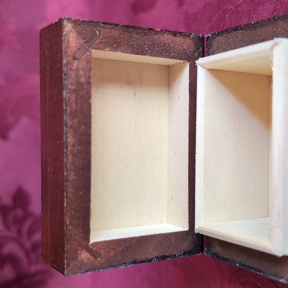 Small Wooden Polish Storage Box with Carved Flower - Picture 10 of 10